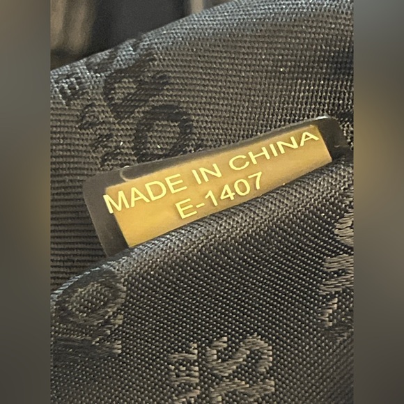 Michael Kors Fulton Black Leather Shoulder Bag - Picture 11 of 13